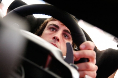 Alonso considera "obligatorio" conseguir cinco podios